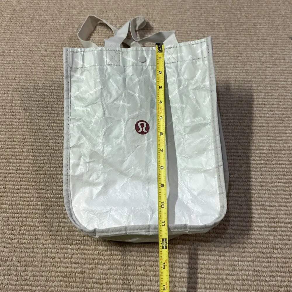 Lululemon small lunch Bag 100% Recycled Polypropylene 9